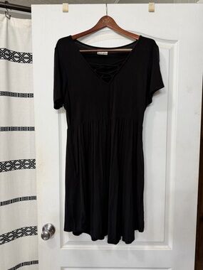 24/7 midi dress Maurice’s in size Large laced-up V-neck, short sleeves, pockets